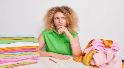 Полезные лайфхаки: как погладить футболку без утюга в домашних условиях