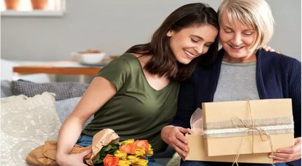 Що подарувати мамі на День народження?