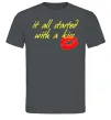 Мужская футболка IT ALL STARTED WITH A KISS Графит Мужская футболка IT ALL STARTED WITH A KISS Графит фото