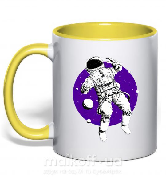 Чашка з кольоровою ручкою Космонавт в круглом космосе Сонячно жовтий фото