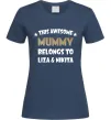 Женская футболка This mummy belongs to Liza and Nikita Темно-синий фото