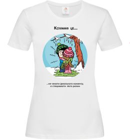 Женская футболка Love is створювати момент разом Женская футболка Love is створювати момент разом