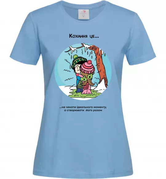 Женская футболка Love is створювати момент разом Голубой фото