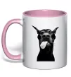 Чашка з кольоровою ручкою Доберман показує язик Ніжно рожевий фото