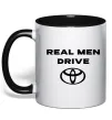 Чашка с цветной ручкой Real men drive Toyota Черный фото