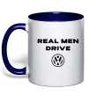 Чашка с цветной ручкой Real men drive Volkswagen Глубокий темно-синий фото
