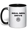 Чашка с цветной ручкой Real men drive Volkswagen Черный фото