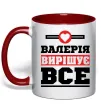 Чашка с цветной ручкой Валерія вирішує все Красный фото