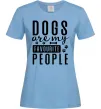 Жіноча футболка Dogs are my favourite people Блакитний фото