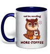 Чашка з кольоровою ручкою Owl be needing more coffee Глибокий темно-синій фото