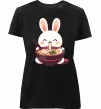 Женская премиум футболка Зайчик їсть рамен Черный фото
