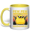 Чашка с цветной ручкой Pew pew gangster chicken Солнечно желтый фото