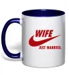 Чашка с цветной ручкой Wife just married Глубокий темно-синий фото
