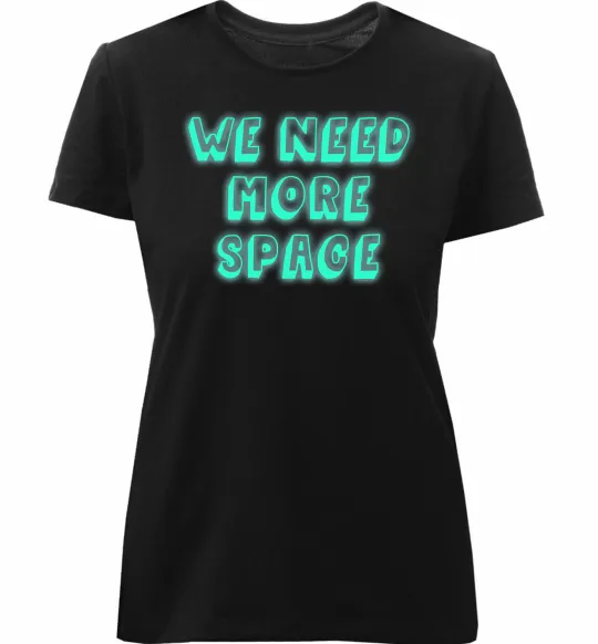 Женская премиум футболка Люмінесцентний принт "we need more space" Черный фото