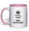 Чашка з кольоровою ручкою Meet deadlines Ніжно рожевий фото