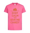 Детская футболка keep calm and give me candy Ярко-розовый фото
