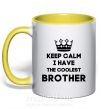 Чашка с цветной ручкой Keep calm i have the coolest brother Солнечно желтый фото