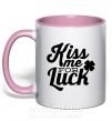 Чашка з кольоровою ручкою Kiss me for luck Ніжно рожевий фото