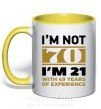 Чашка с цветной ручкой I'm not 70 i'm 21 with 49 years of experience Солнечно желтый фото