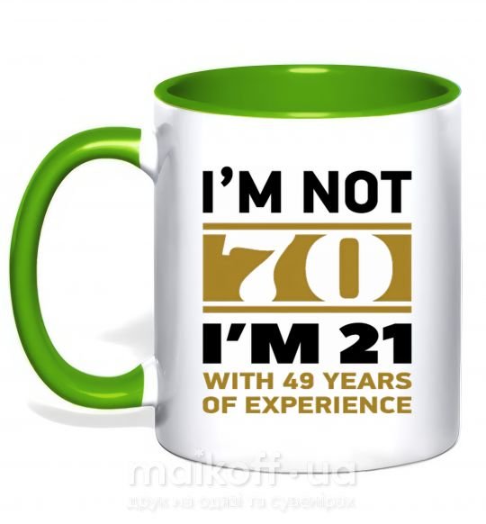 Чашка с цветной ручкой I'm not 70 i'm 21 with 49 years of experience Зеленый фото