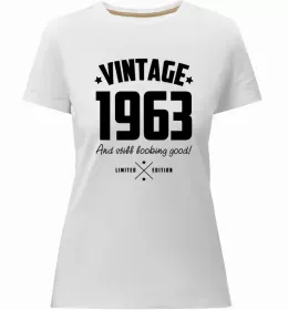 Женская премиум футболка Queens are born in August Черный фото