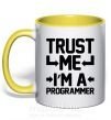 Чашка с цветной ручкой Trust me i'm a programmer Солнечно желтый фото