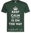 Мужская футболка Keep calm the it guy is on the way Темно-зеленый фото