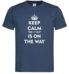 Чоловіча футболка Keep calm the it guy is on the way Темно-синій фото