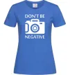 Жіноча футболка Don't be negative Яскраво-синій фото