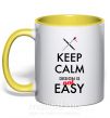 Чашка с цветной ручкой Keep calm design is not easy Солнечно желтый фото