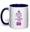 Чашка с цветной ручкой Keep calm and carry on England Глубокий темно-синий фото