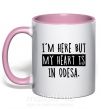 Чашка з кольоровою ручкою I'm here but my heart is in Odesa Ніжно рожевий фото