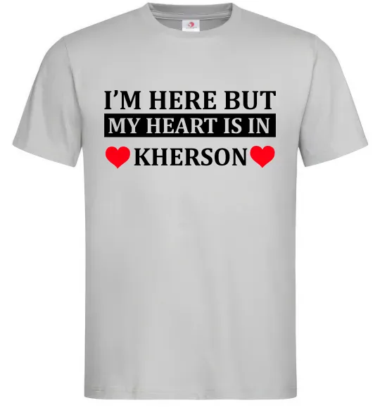 Чоловіча футболка I'm here but my heart is in Kherson Сірий фото