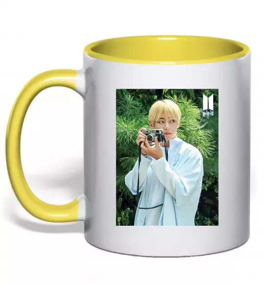 Чашка с цветной ручкой BTS V with camera Солнечно желтый фото