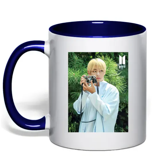 Чашка с цветной ручкой BTS V with camera Глубокий темно-синий фото