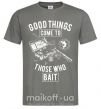 Чоловіча футболка Good Things Come To Those Who Bait Графіт фото