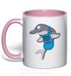 Чашка з кольоровою ручкою Дельфин в фартуке Ніжно рожевий фото